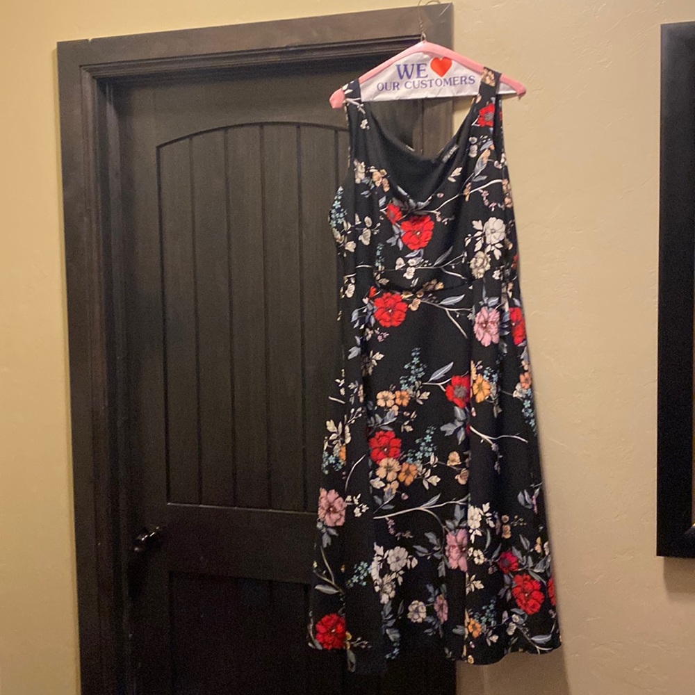 City Chic floral swing dress with belt. Fits approx. size 18 or XL